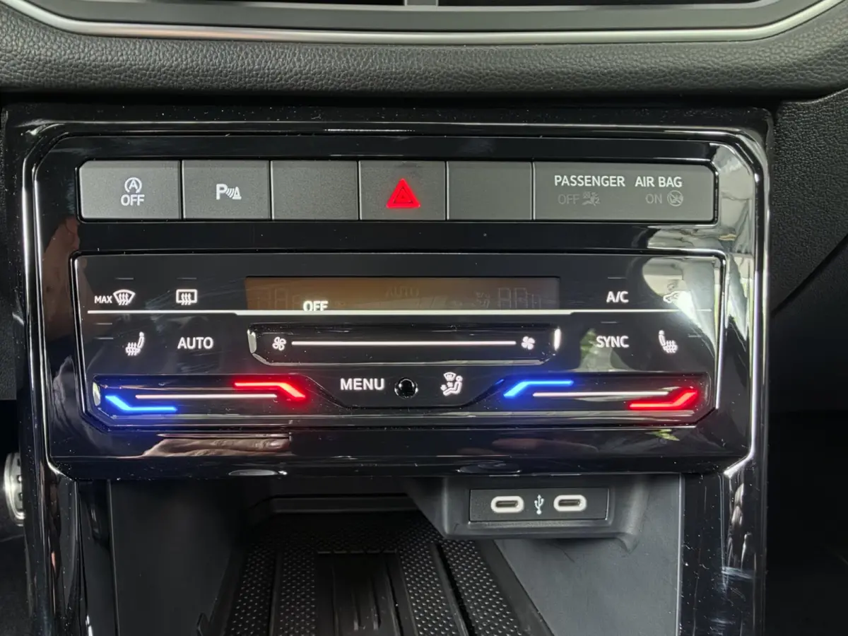 1.0 TSI DSG R-Line (Camera,Acc,IQ,Clima)