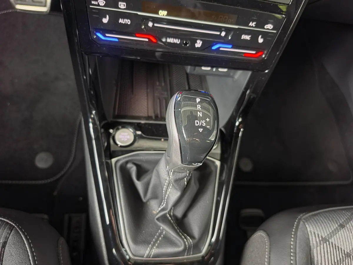 1.0 TSI DSG R-Line (Camera,Acc,IQ,Clima)