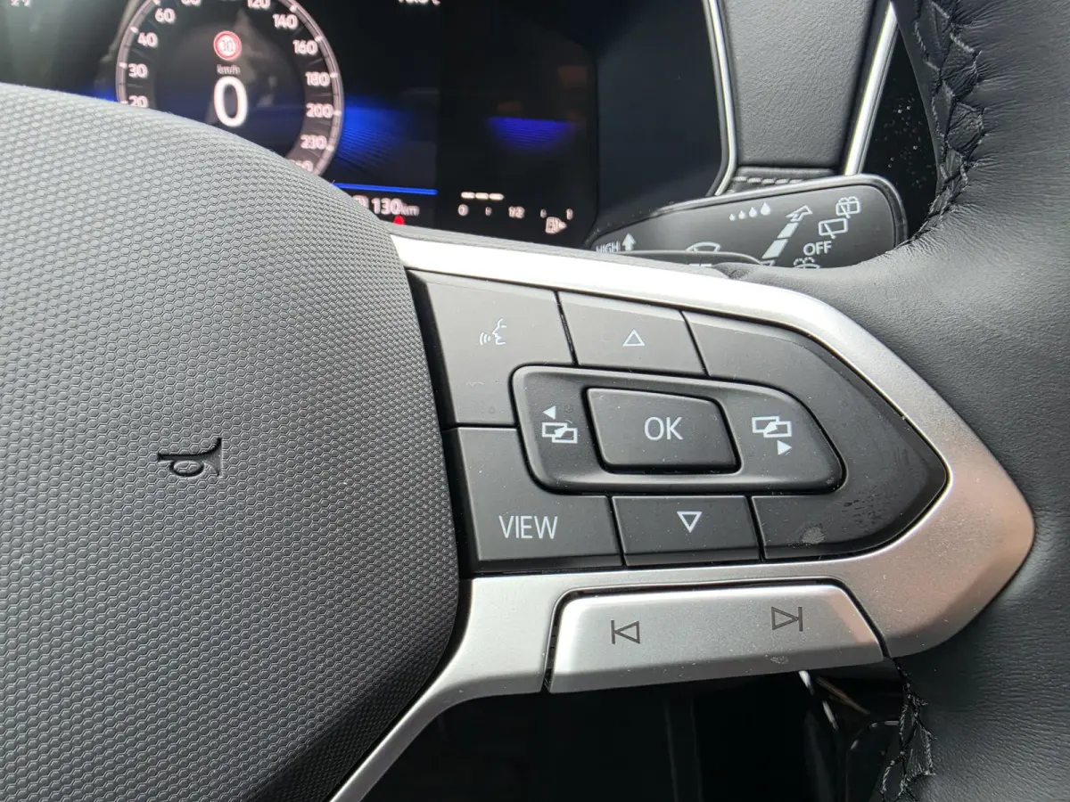 1.0 TSI DSG R-Line (Camera,Acc,IQ,Clima)