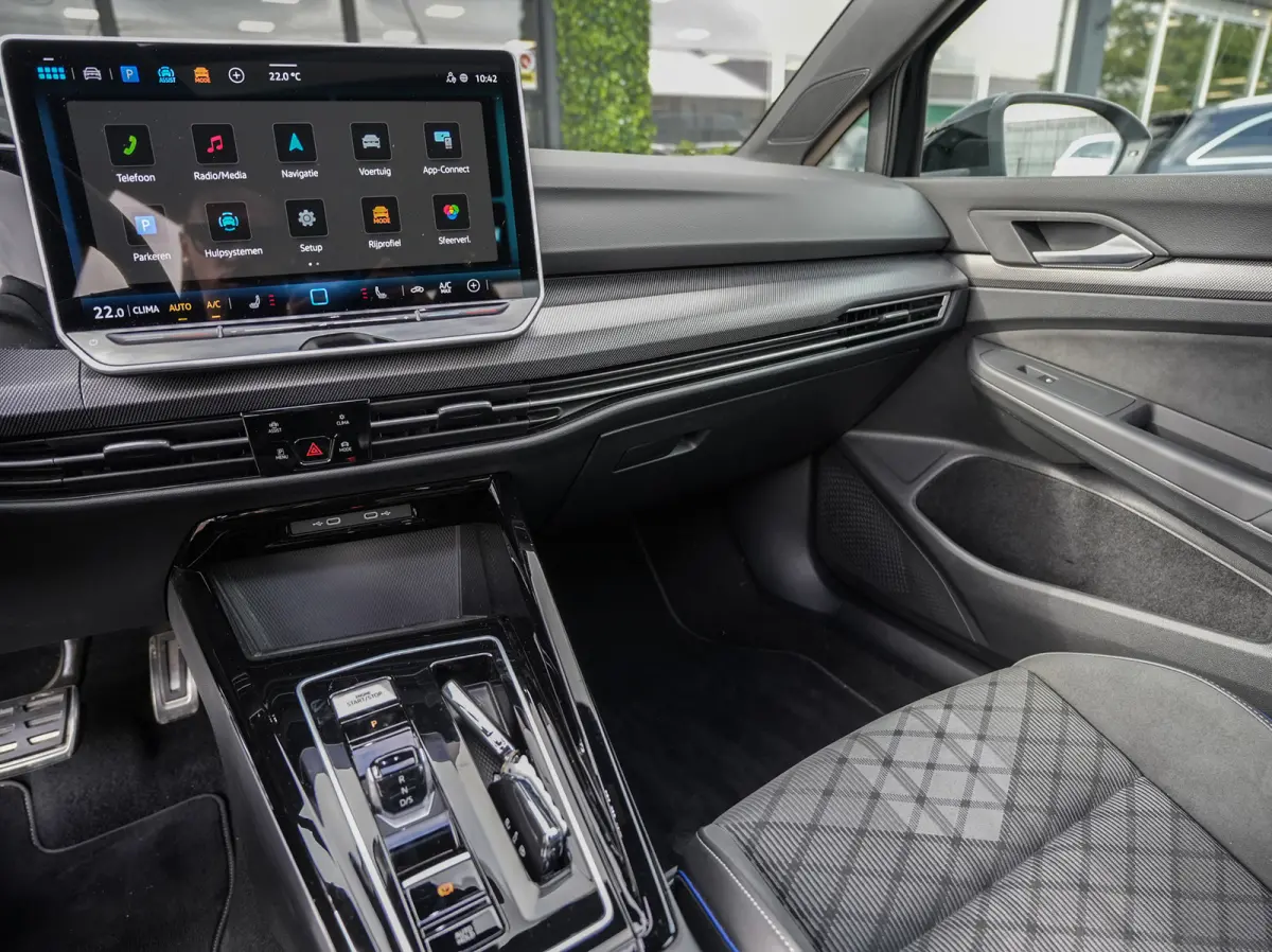 1.5 TSI R-Line Edition | Pano | Camera | Drive Assist | BTW