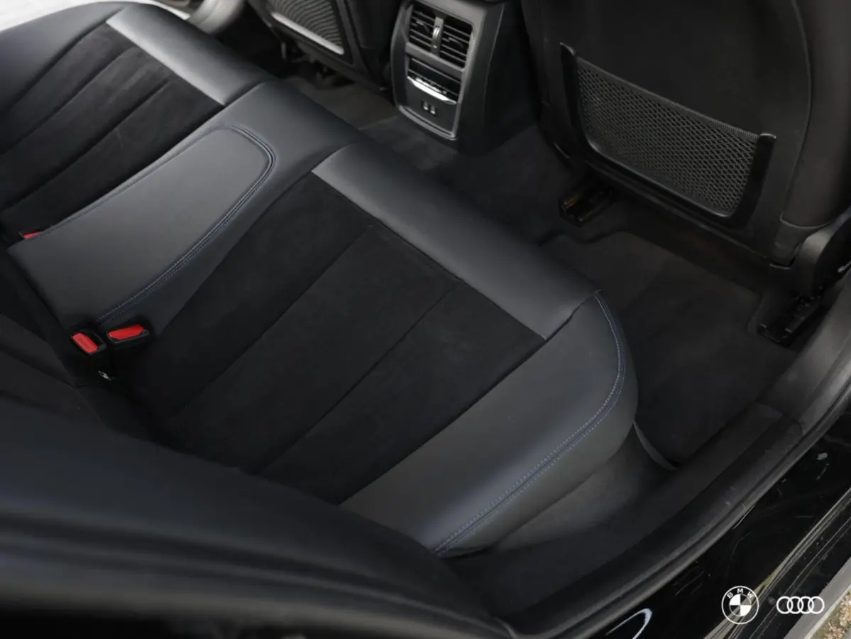 330E M SPORT / KEYLESS ENTRY & START / EL STOELEN MET MEMORY / HIFI / TREKHAAK / 18"