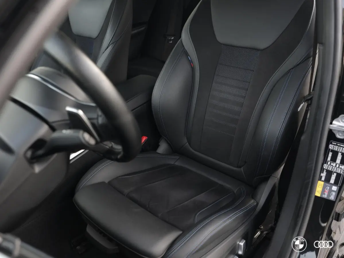330E M SPORT / KEYLESS ENTRY & START / EL STOELEN MET MEMORY / HIFI / TREKHAAK / 18"