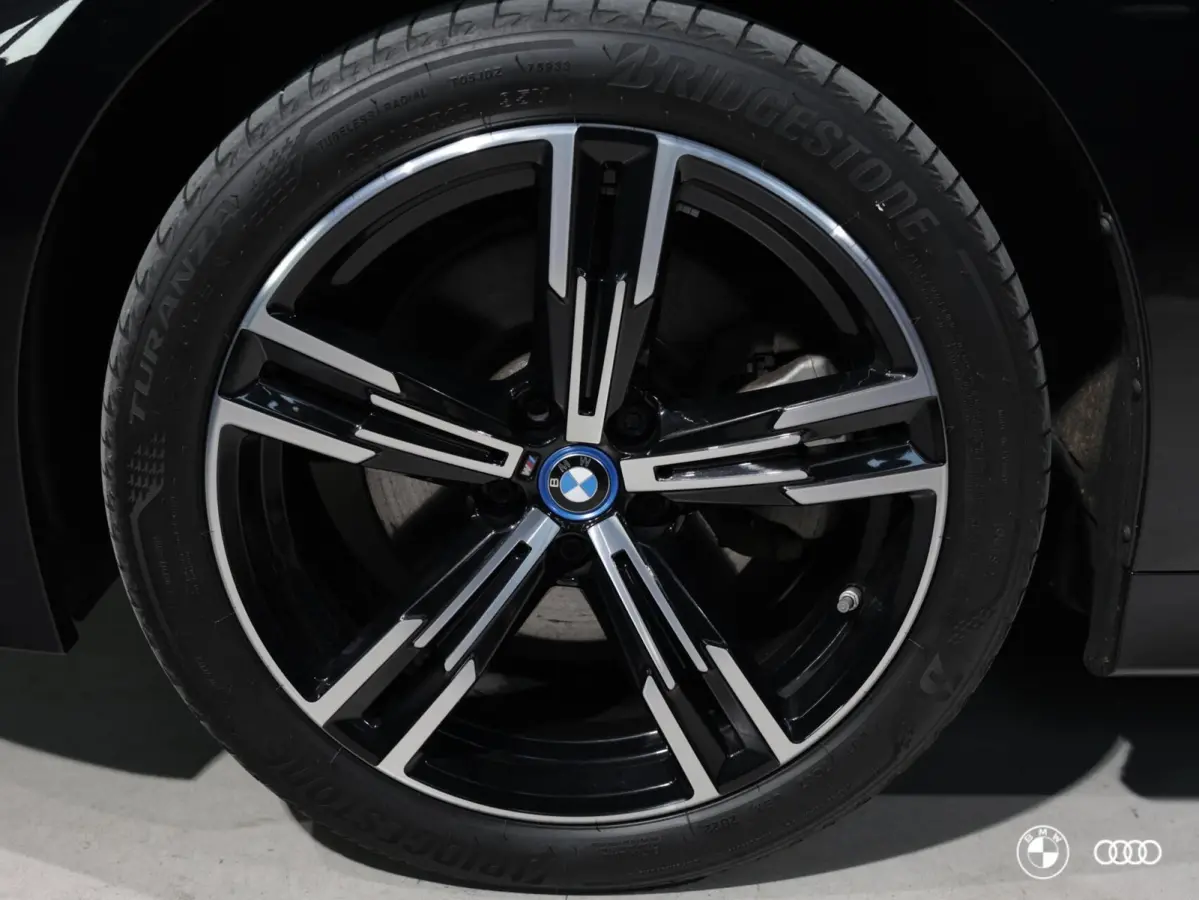 330E M SPORT / KEYLESS ENTRY & START / EL STOELEN MET MEMORY / HIFI / TREKHAAK / 18"