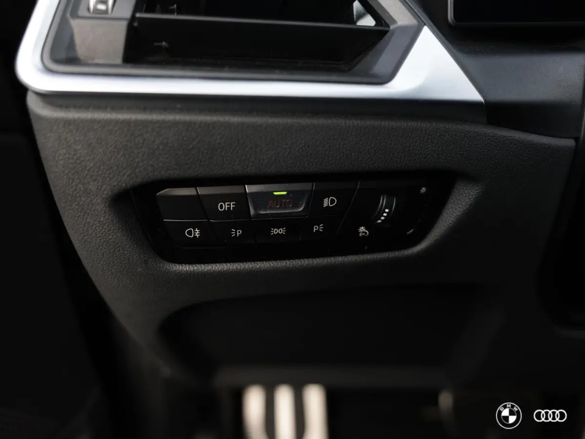 330E M SPORT / KEYLESS ENTRY & START / EL STOELEN MET MEMORY / HIFI / TREKHAAK / 18"