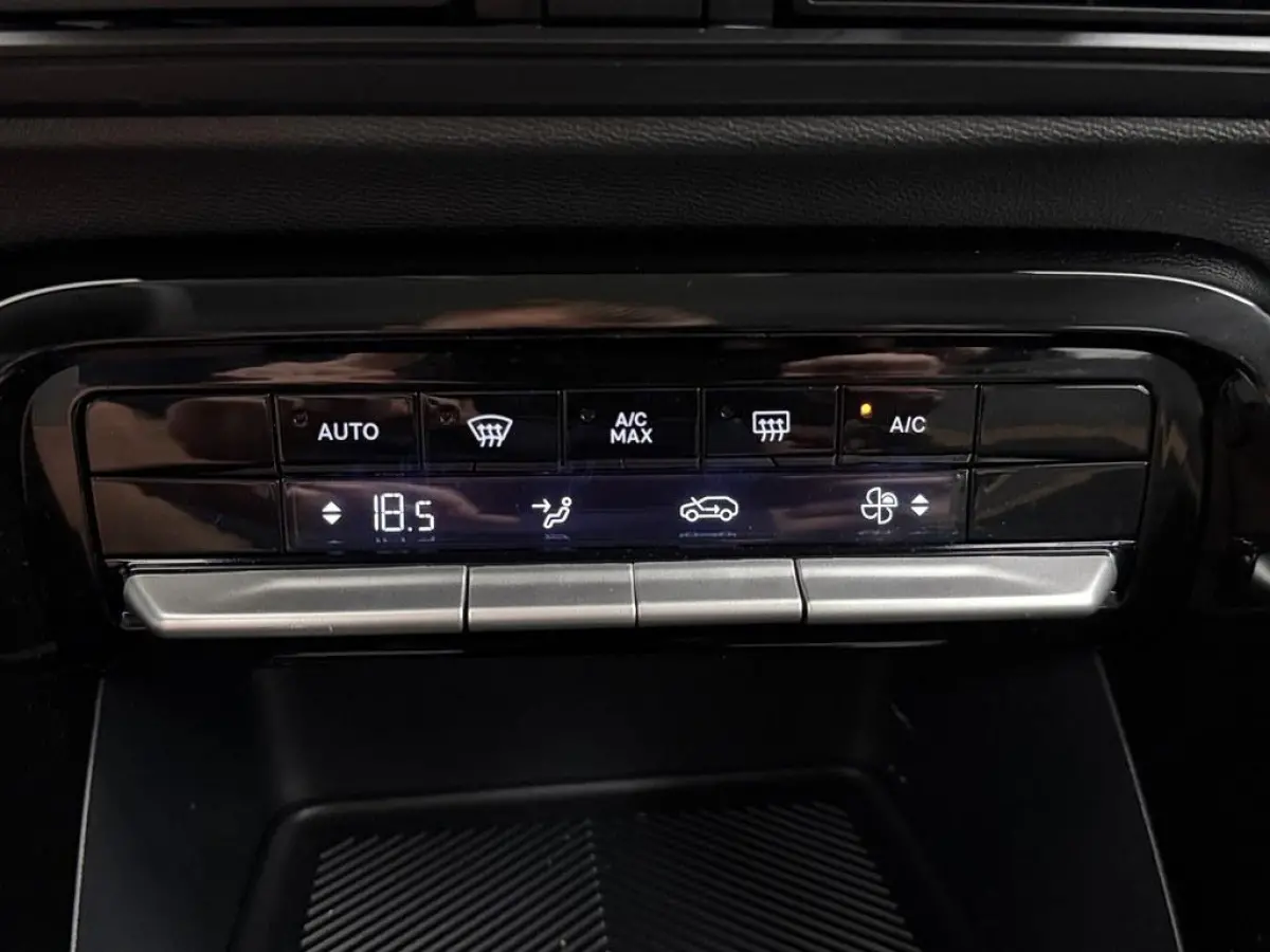 1.2 Hybrid automaat 145pk Plus Camera/4S.Banden/ Ecc/CarPlay/Comfortstoelen