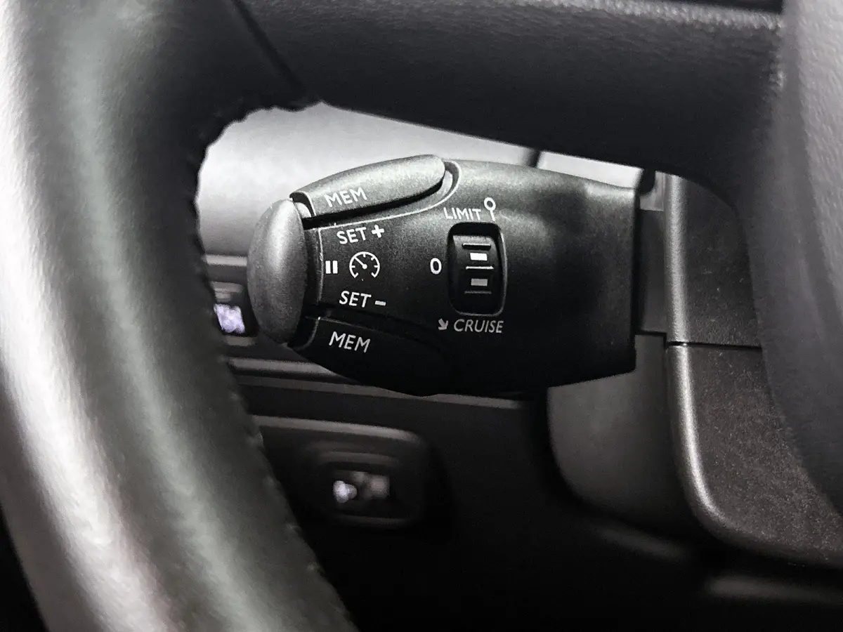 1.2 110pk Business Automaat | Trekhaak | Navigatie | Climate Control | Camera | Cruise Control | Parkeersensoren Voor + Achter | 16"LMV |