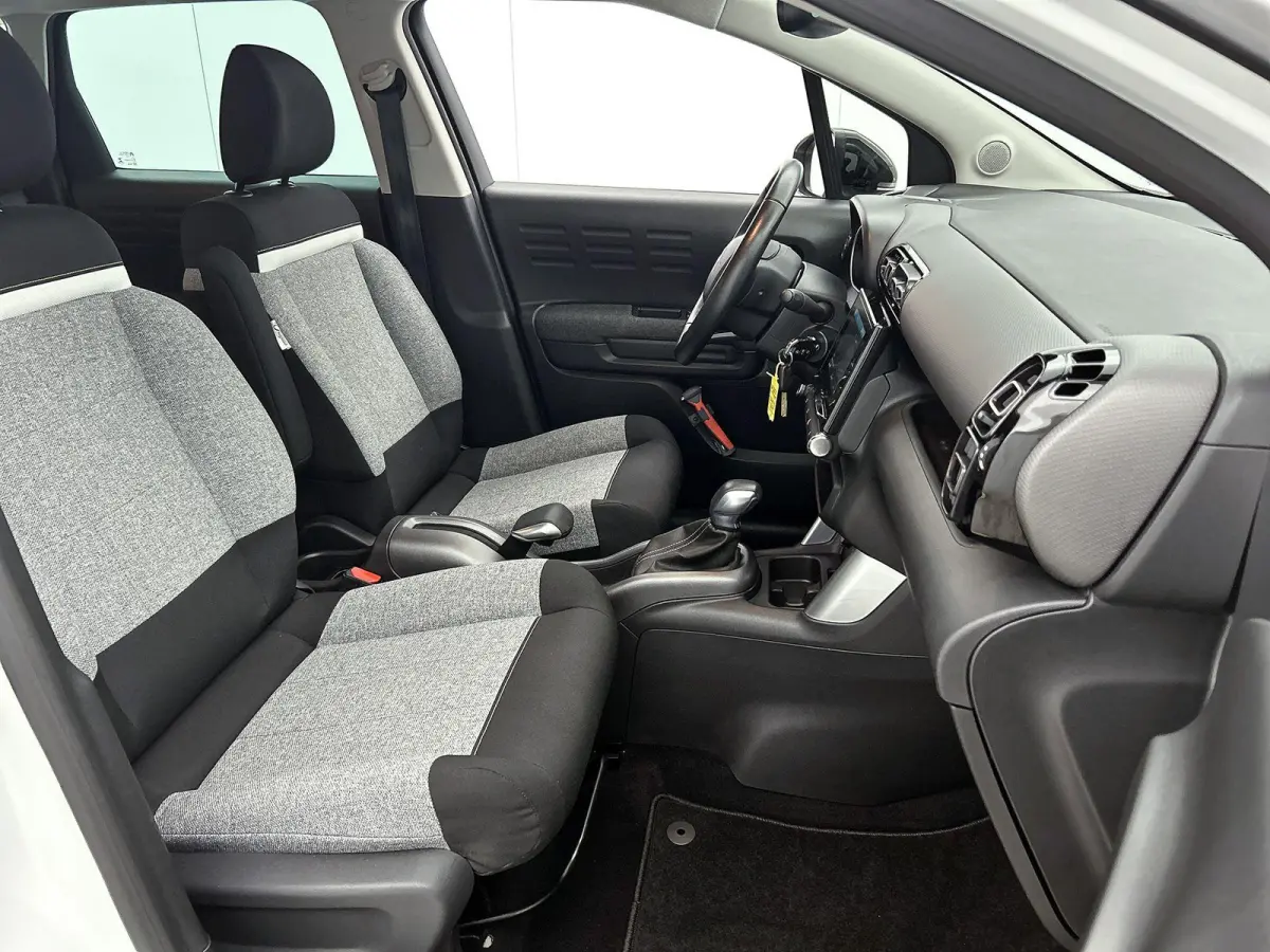 1.2 110pk Business Automaat | Trekhaak | Navigatie | Climate Control | Camera | Cruise Control | Parkeersensoren Voor + Achter | 16"LMV |