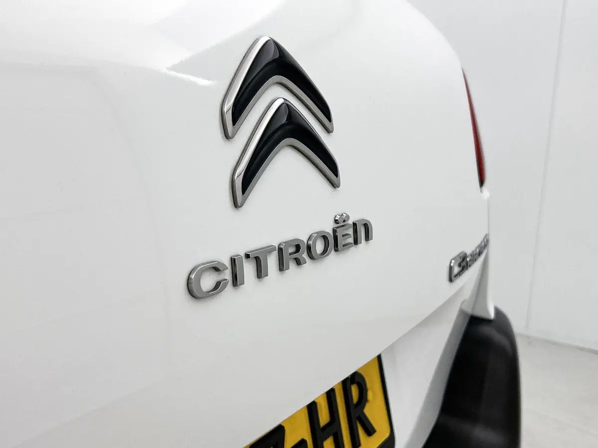 1.2 110pk Business Automaat | Trekhaak | Navigatie | Climate Control | Camera | Cruise Control | Parkeersensoren Voor + Achter | 16"LMV |