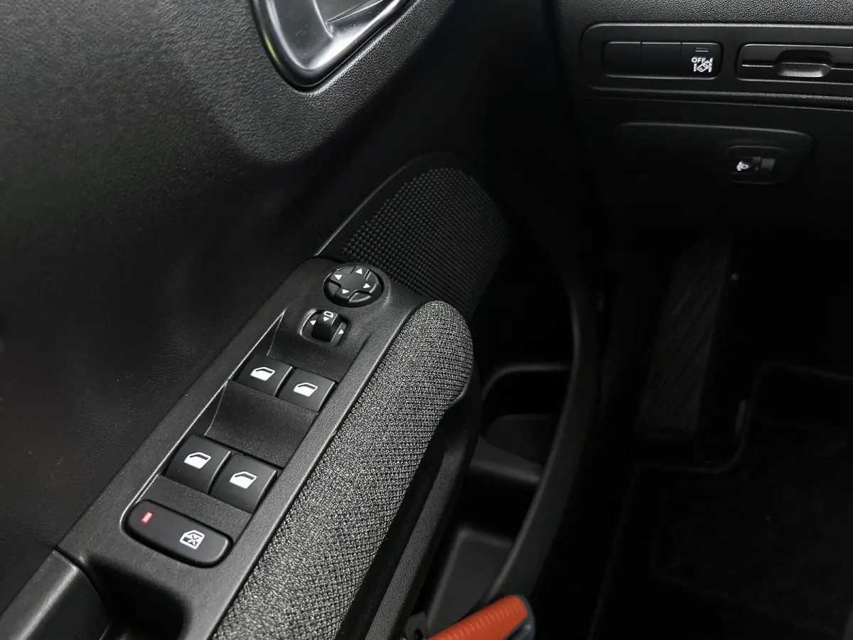 1.2 110pk Business Automaat | Trekhaak | Navigatie | Climate Control | Camera | Cruise Control | Parkeersensoren Voor + Achter | 16"LMV |