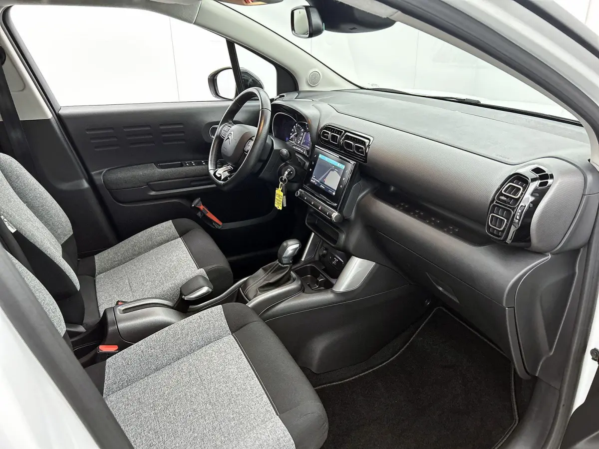1.2 110pk Business Automaat | Trekhaak | Navigatie | Climate Control | Camera | Cruise Control | Parkeersensoren Voor + Achter | 16"LMV |