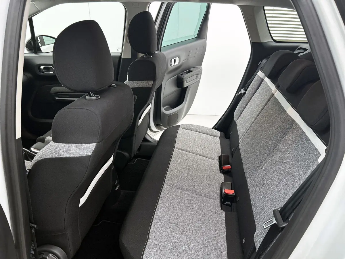 1.2 110pk Business Automaat | Trekhaak | Navigatie | Climate Control | Camera | Cruise Control | Parkeersensoren Voor + Achter | 16"LMV |