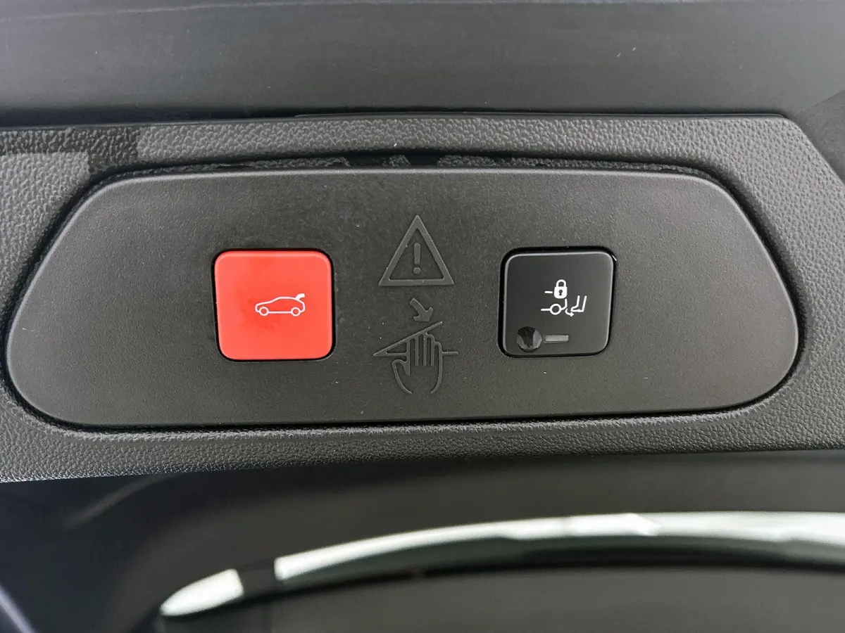 1.6 225pk Plug-In Hybrid GS Line Automaat | LAGE KM | Camera Voor + Achter | Lendensteun | Elektrische Klep | Dodehoekdetectie | Adaptieve Cruise Control | Stoel-/Stuurverwarming |