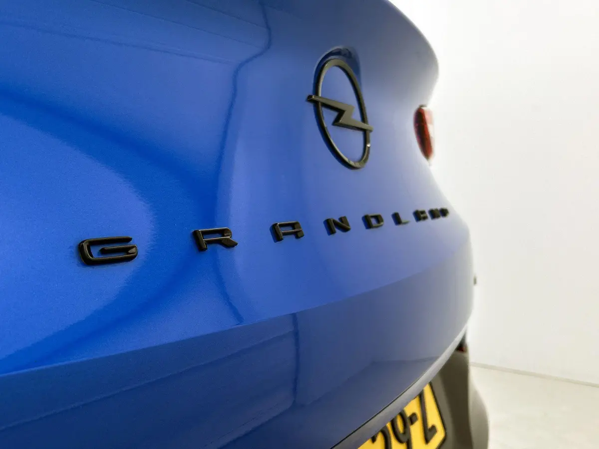 1.6 225pk Plug-In Hybrid GS Line Automaat | LAGE KM | Camera Voor + Achter | Lendensteun | Elektrische Klep | Dodehoekdetectie | Adaptieve Cruise Control | Stoel-/Stuurverwarming |