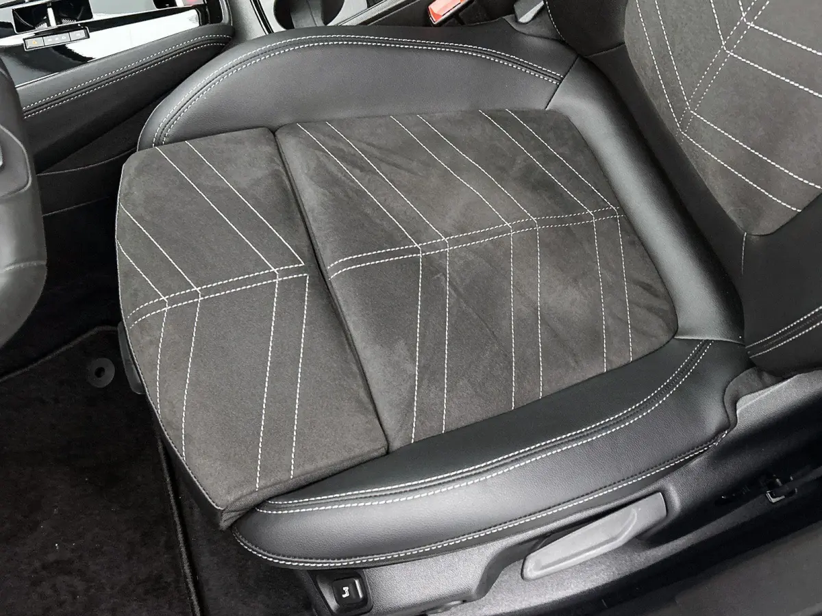 1.6 225pk Plug-In Hybrid GS Line Automaat | LAGE KM | Camera Voor + Achter | Lendensteun | Elektrische Klep | Dodehoekdetectie | Adaptieve Cruise Control | Stoel-/Stuurverwarming |