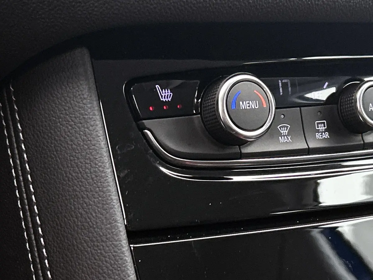 1.6 225pk Plug-In Hybrid GS Line Automaat | LAGE KM | Camera Voor + Achter | Lendensteun | Elektrische Klep | Dodehoekdetectie | Adaptieve Cruise Control | Stoel-/Stuurverwarming |