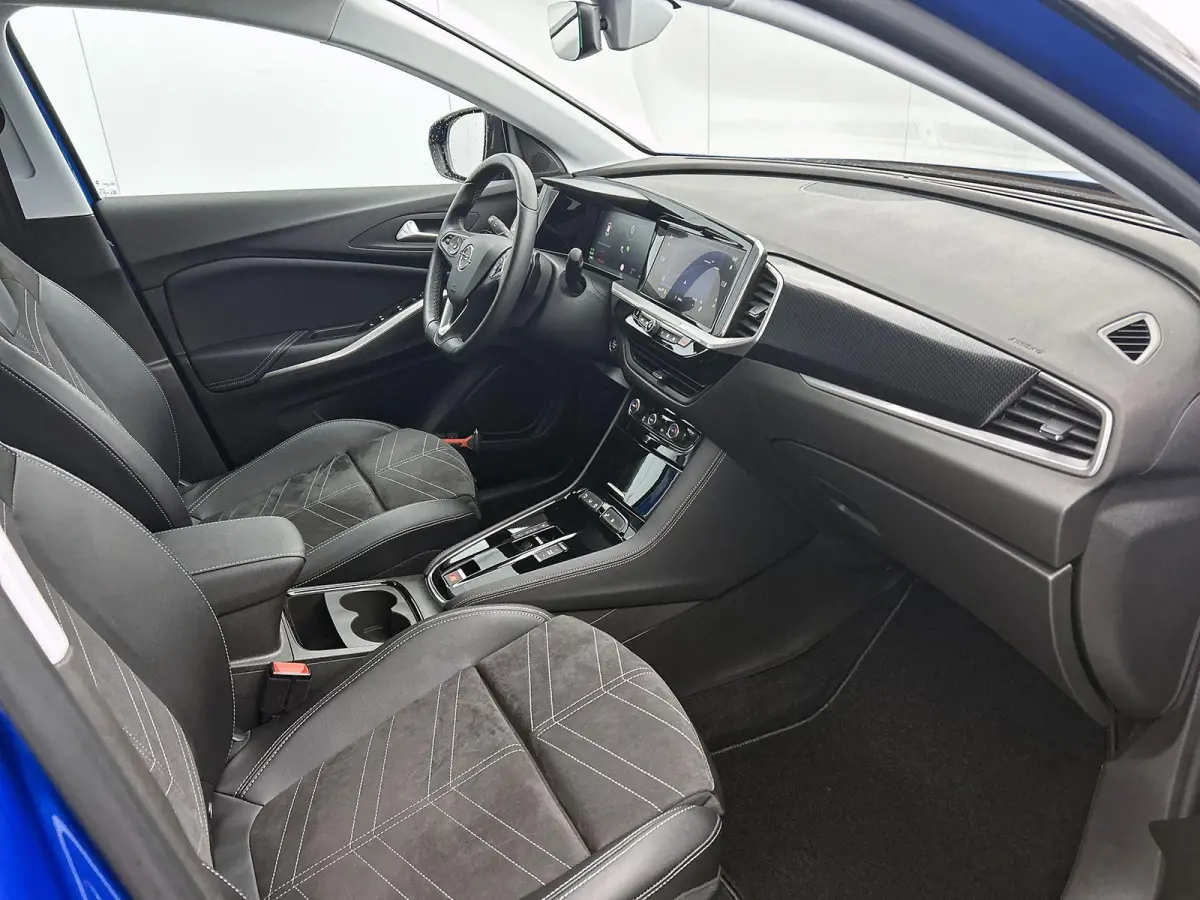 1.6 225pk Plug-In Hybrid GS Line Automaat | LAGE KM | Camera Voor + Achter | Lendensteun | Elektrische Klep | Dodehoekdetectie | Adaptieve Cruise Control | Stoel-/Stuurverwarming |