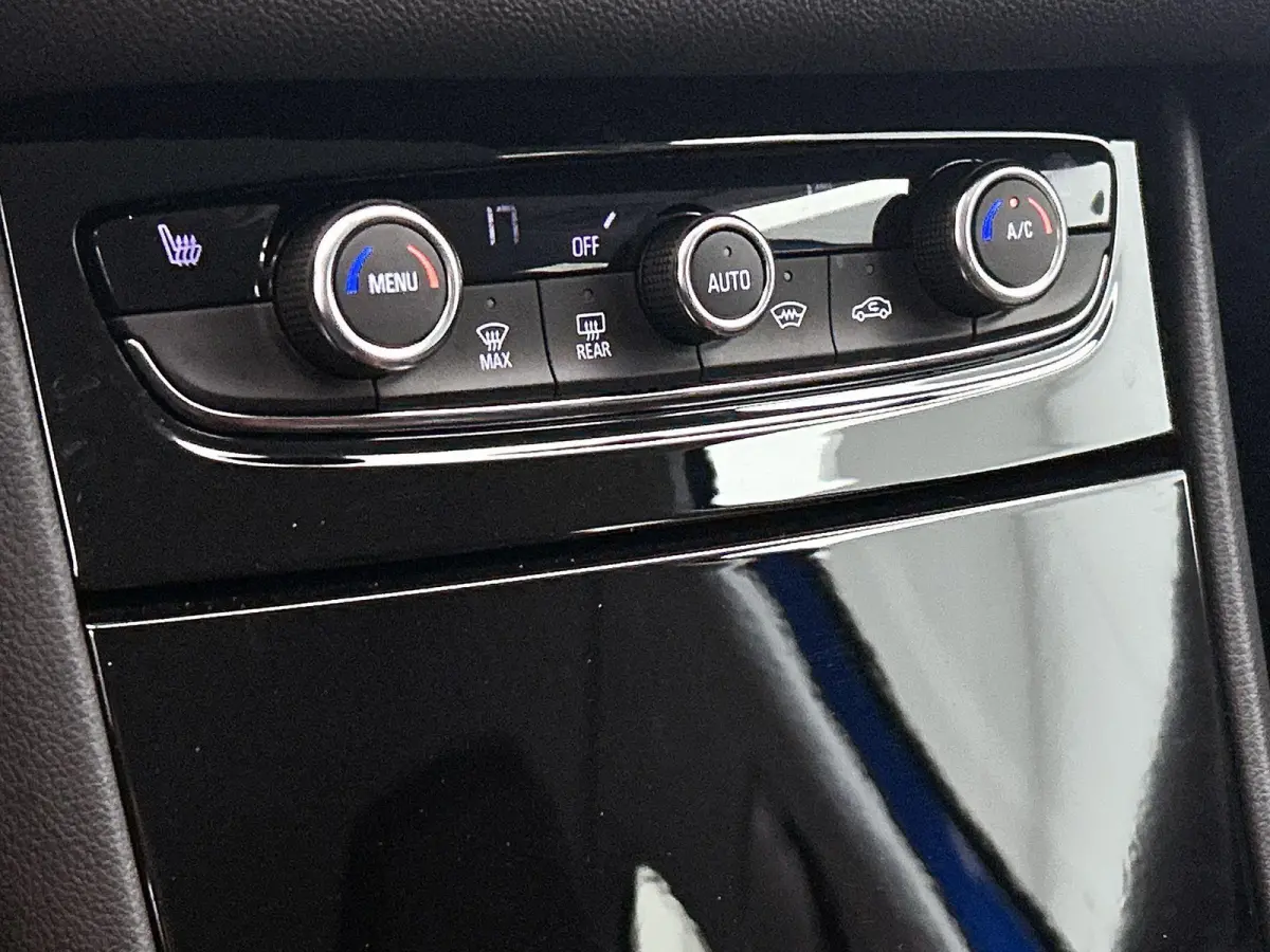 1.6 225pk Plug-In Hybrid GS Line Automaat | LAGE KM | Camera Voor + Achter | Lendensteun | Elektrische Klep | Dodehoekdetectie | Adaptieve Cruise Control | Stoel-/Stuurverwarming |