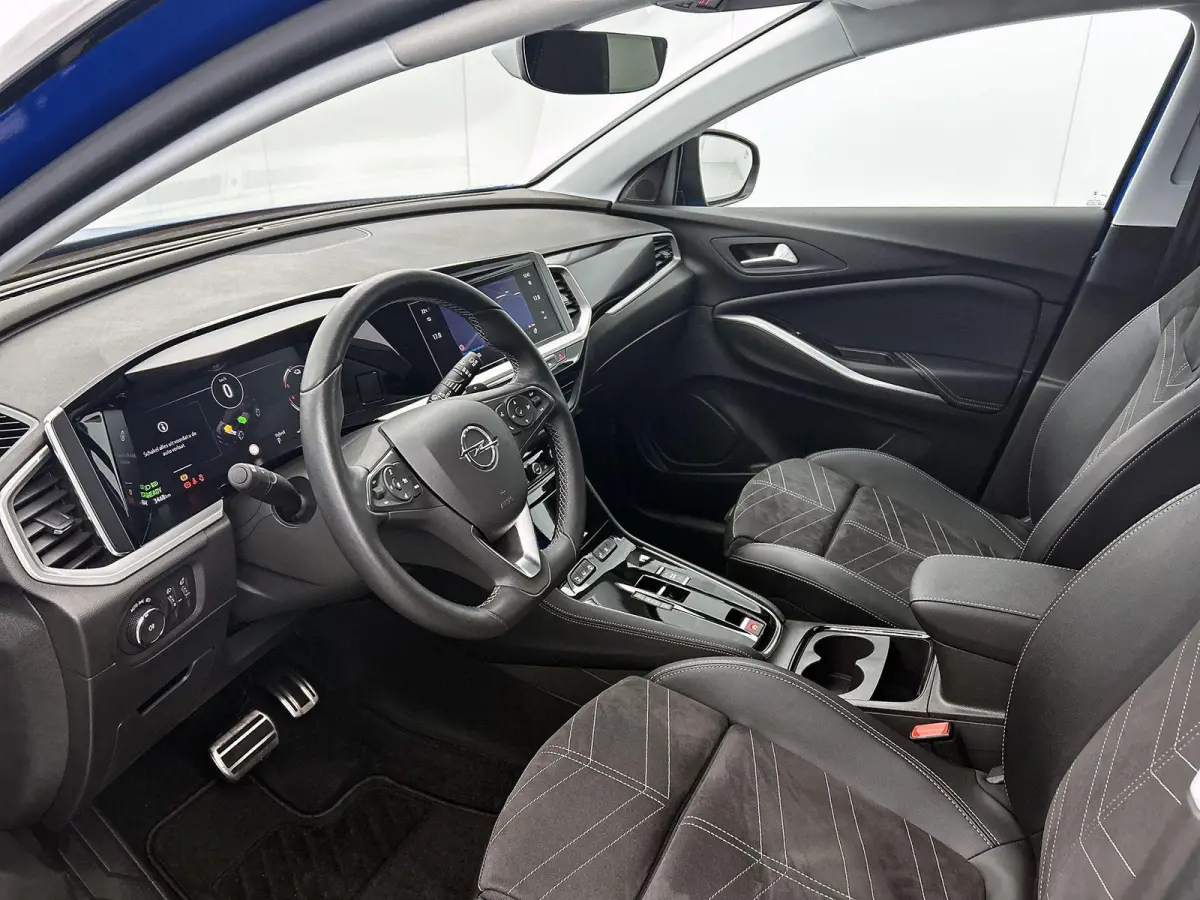 1.6 225pk Plug-In Hybrid GS Line Automaat | LAGE KM | Camera Voor + Achter | Lendensteun | Elektrische Klep | Dodehoekdetectie | Adaptieve Cruise Control | Stoel-/Stuurverwarming |