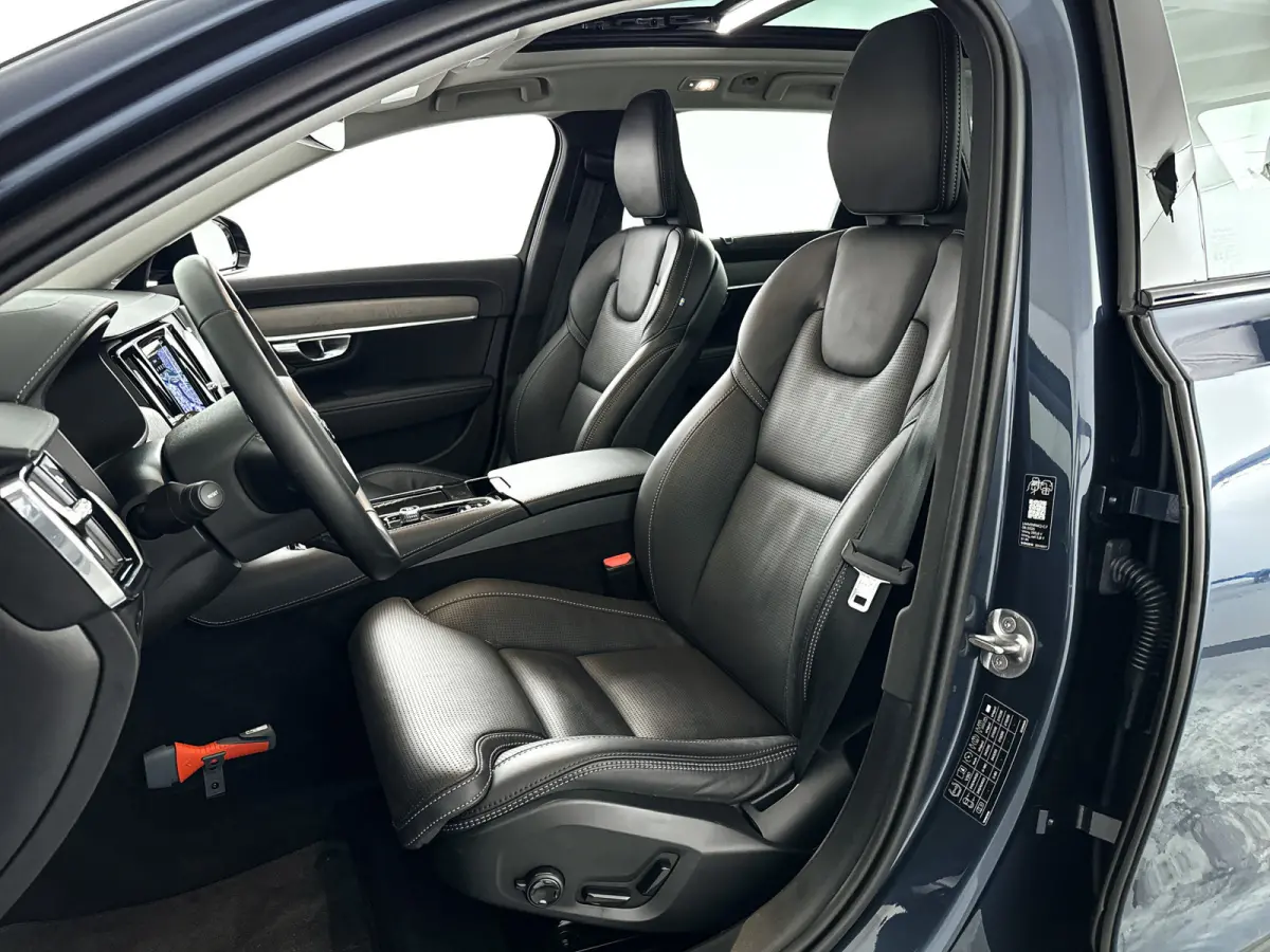 T8 Plug-in hybrid AWD Ultra Dark | Panoramadak | 360° camera | Bowers & Wilkins | Luchtvering | Stoelventilatie | Stoel- en Stuurverwarming | Trekhaak