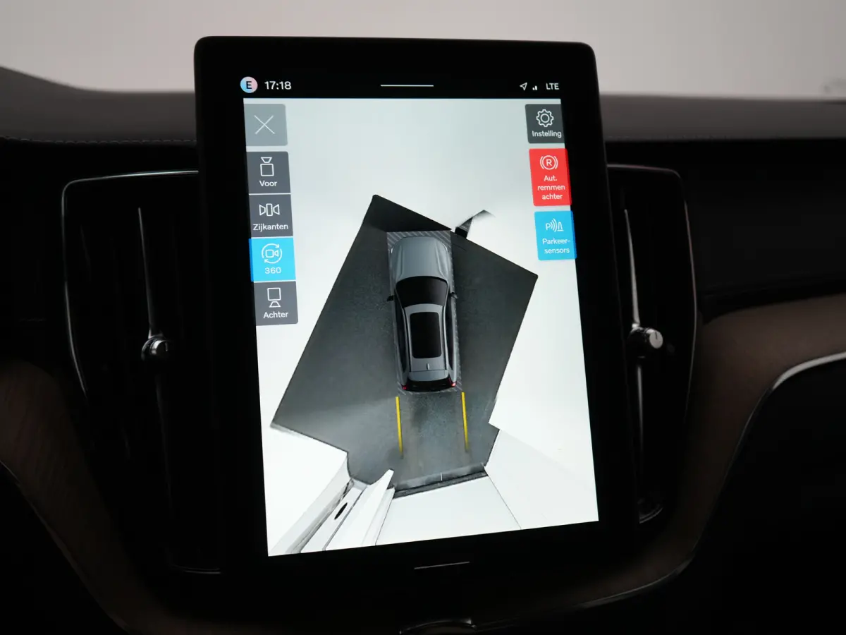 T6 Recharge AWD Ultra Dark | Luchtvering | Head-Up | 360° Camera | Panoramadak | Trekhaak | Harman/Kardon | Elek. Stoelen