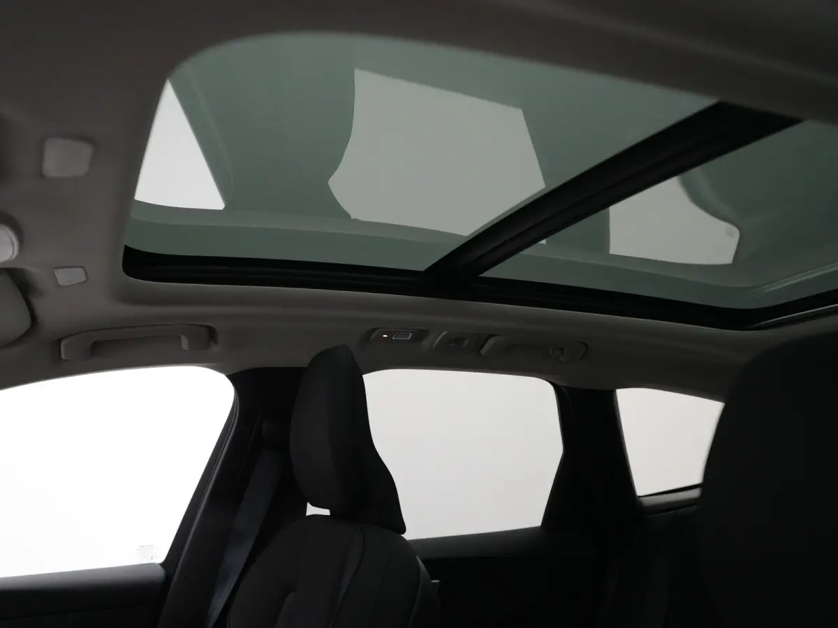 T6 Recharge AWD Ultra Dark | Luchtvering | Head-Up | 360° Camera | Panoramadak | Trekhaak | Harman/Kardon | Elek. Stoelen