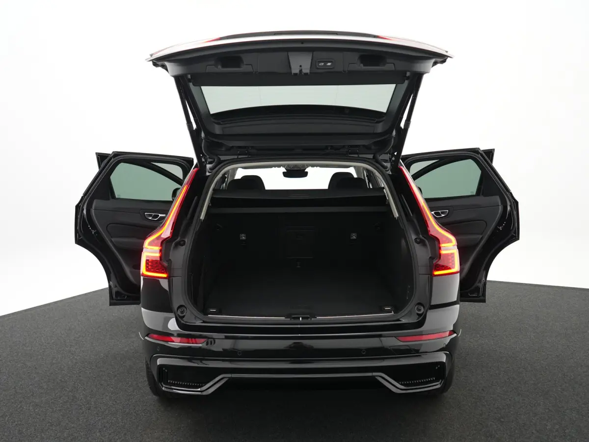 T6 Recharge AWD Ultra Dark | Luchtvering | Head-Up | 360° Camera | Panoramadak | Trekhaak | Harman/Kardon | Elek. Stoelen