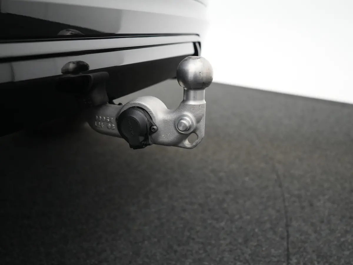 T6 Recharge AWD Ultra Dark | Luchtvering | Head-Up | 360° Camera | Panoramadak | Trekhaak | Harman/Kardon | Elek. Stoelen