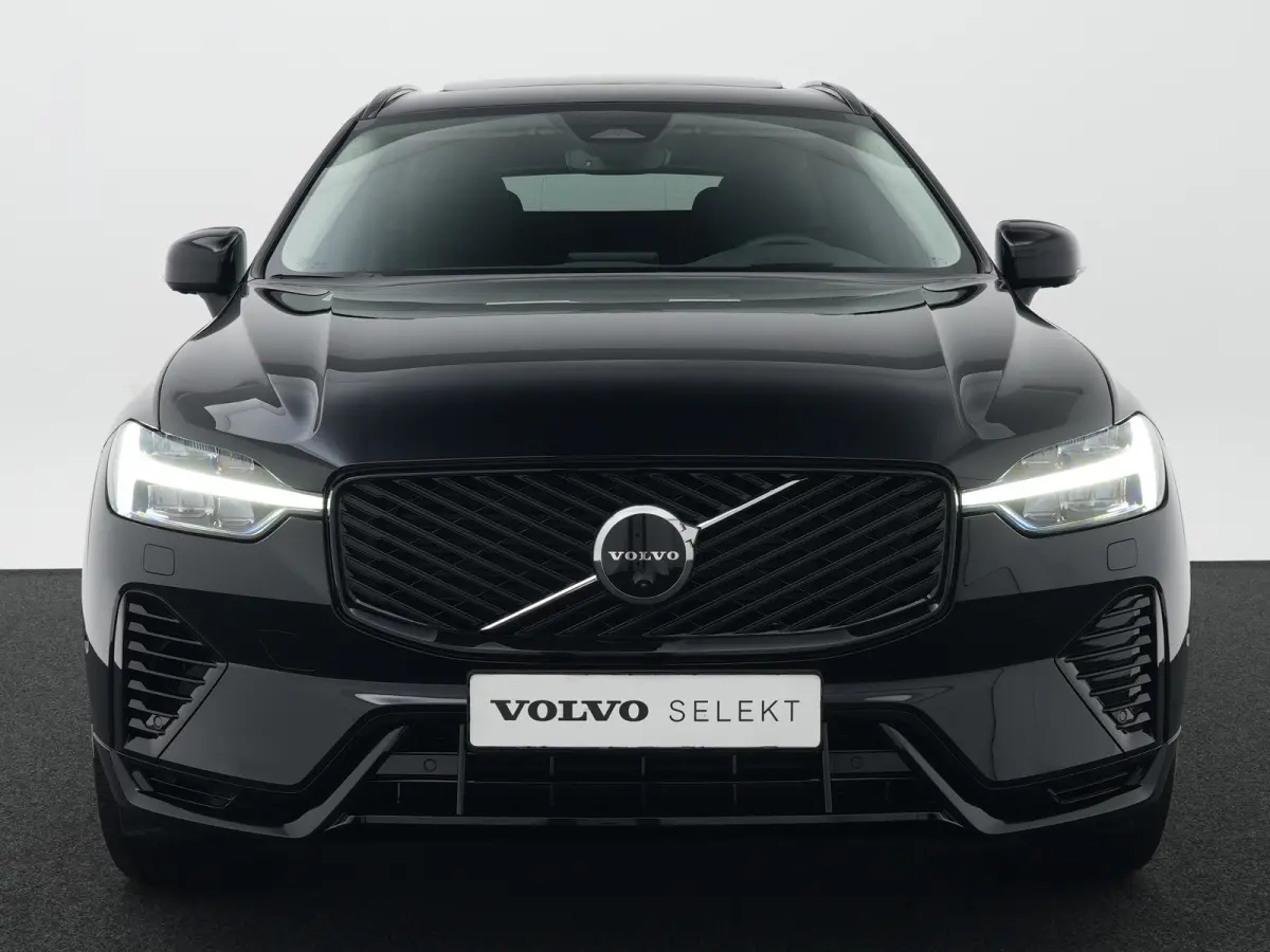 T6 Recharge AWD Ultra Dark | Luchtvering | Head-Up | 360° Camera | Panoramadak | Trekhaak | Harman/Kardon | Elek. Stoelen