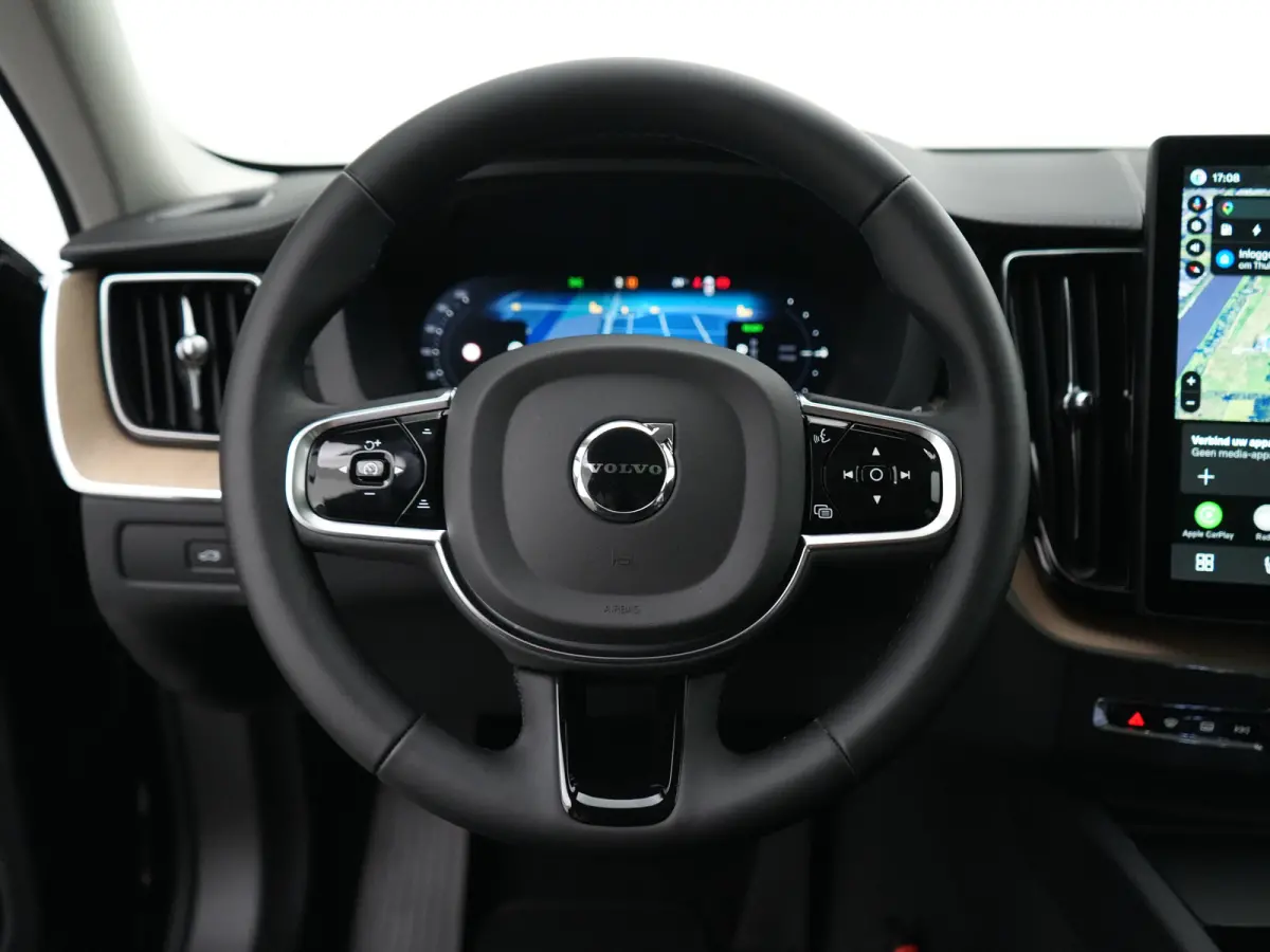 T6 Recharge AWD Ultra Dark | Luchtvering | Head-Up | 360° Camera | Panoramadak | Trekhaak | Harman/Kardon | Elek. Stoelen