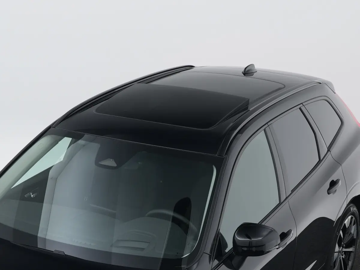 T6 Recharge AWD Ultra Dark | Luchtvering | Head-Up | 360° Camera | Panoramadak | Trekhaak | Harman/Kardon | Elek. Stoelen