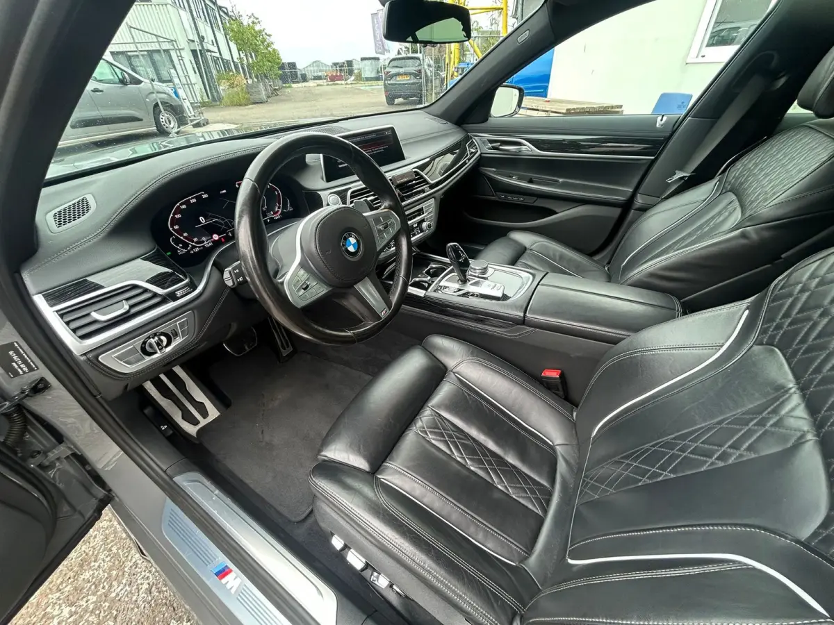 730d High Executive m sport massage soft close head up 22 inch