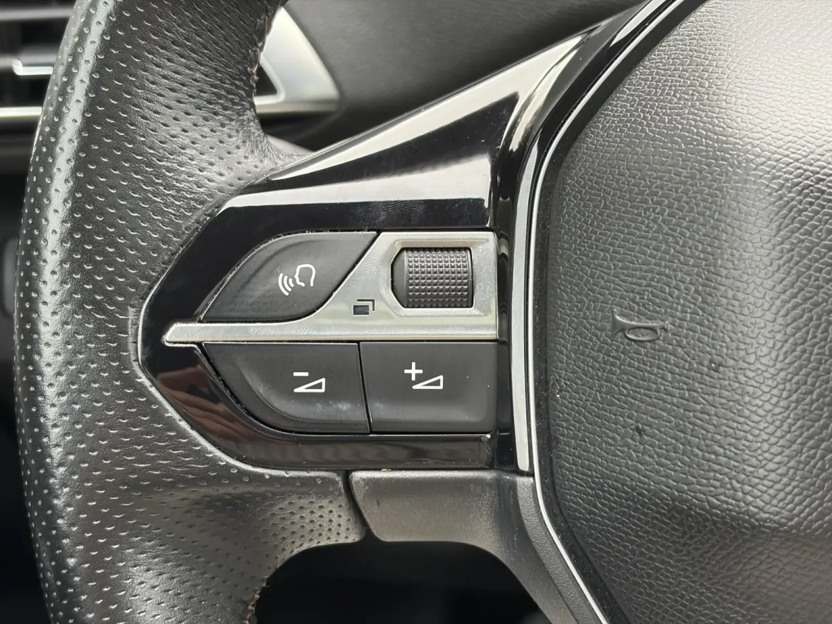 1.2 PureTech GT Line ✓D-riem vv in 2026✓1e Eigenaar✓360 ° Camera✓Pano✓Massage stoel✓Draadloze telefoonlader✓Carplay✓Stoelvw✓Leder✓Navi✓Pdc V+A✓6 Bak✓Dealer Onderho