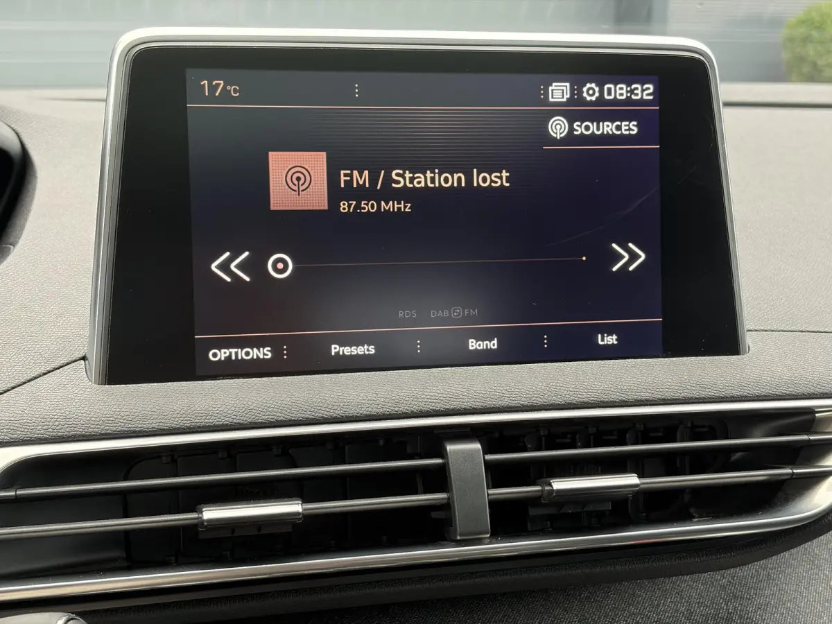 1.2 PureTech GT Line ✓D-riem vv in 2026✓1e Eigenaar✓360 ° Camera✓Pano✓Massage stoel✓Draadloze telefoonlader✓Carplay✓Stoelvw✓Leder✓Navi✓Pdc V+A✓6 Bak✓Dealer Onderho