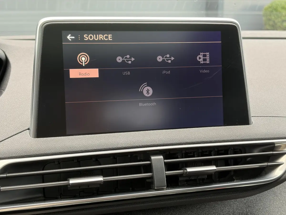 1.2 PureTech GT Line ✓D-riem vv in 2026✓1e Eigenaar✓360 ° Camera✓Pano✓Massage stoel✓Draadloze telefoonlader✓Carplay✓Stoelvw✓Leder✓Navi✓Pdc V+A✓6 Bak✓Dealer Onderho