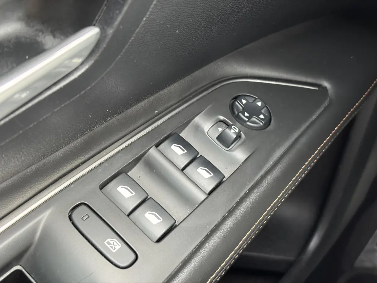 1.2 PureTech GT Line ✓D-riem vv in 2026✓1e Eigenaar✓360 ° Camera✓Pano✓Massage stoel✓Draadloze telefoonlader✓Carplay✓Stoelvw✓Leder✓Navi✓Pdc V+A✓6 Bak✓Dealer Onderho