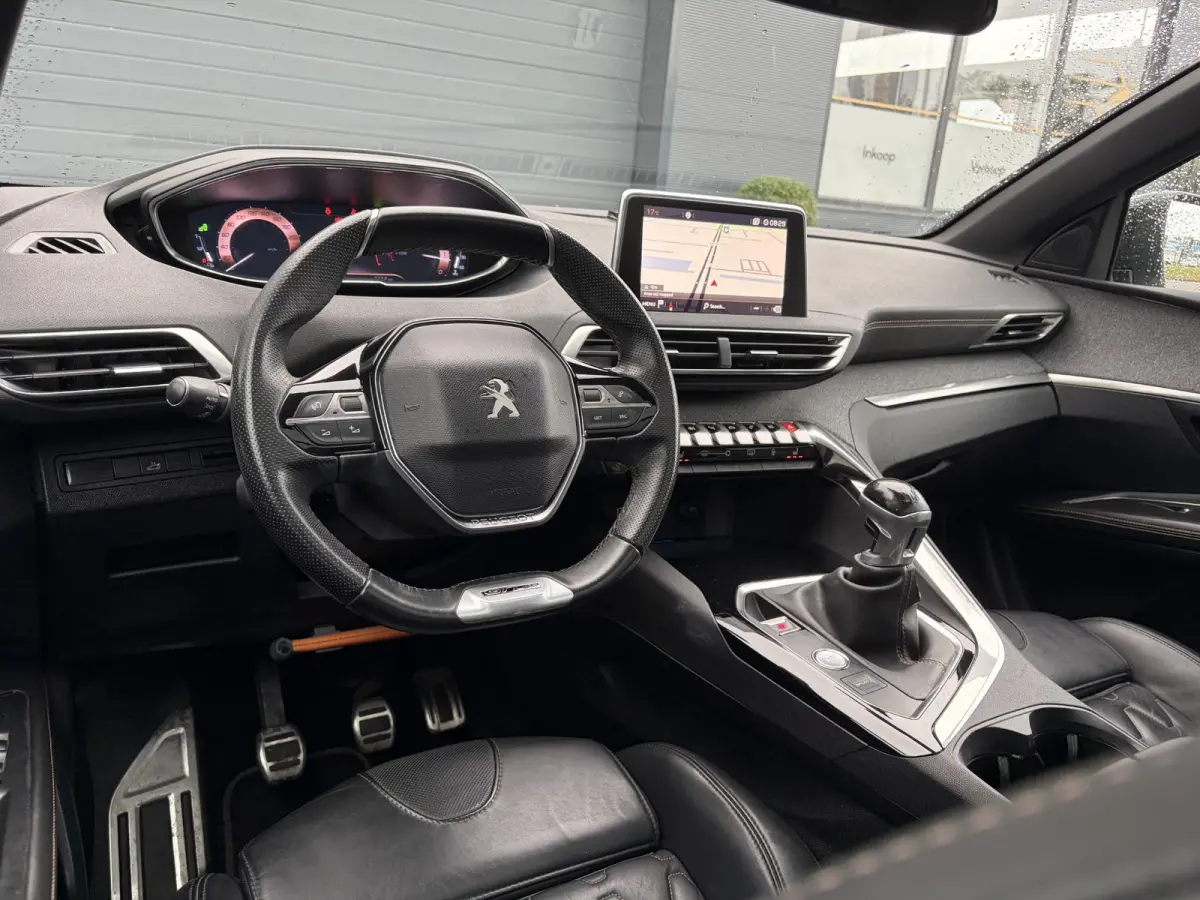 1.2 PureTech GT Line ✓D-riem vv in 2026✓1e Eigenaar✓360 ° Camera✓Pano✓Massage stoel✓Draadloze telefoonlader✓Carplay✓Stoelvw✓Leder✓Navi✓Pdc V+A✓6 Bak✓Dealer Onderho