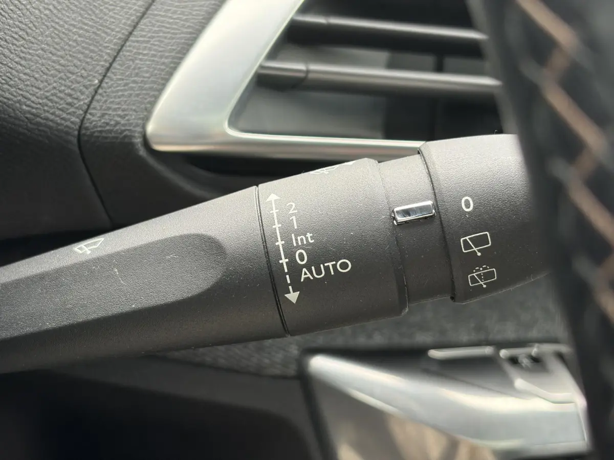 1.2 PureTech GT Line ✓D-riem vv in 2026✓1e Eigenaar✓360 ° Camera✓Pano✓Massage stoel✓Draadloze telefoonlader✓Carplay✓Stoelvw✓Leder✓Navi✓Pdc V+A✓6 Bak✓Dealer Onderho