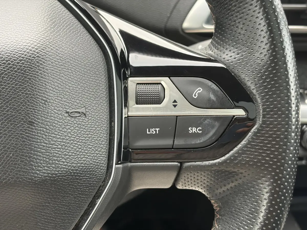 1.2 PureTech GT Line ✓D-riem vv in 2026✓1e Eigenaar✓360 ° Camera✓Pano✓Massage stoel✓Draadloze telefoonlader✓Carplay✓Stoelvw✓Leder✓Navi✓Pdc V+A✓6 Bak✓Dealer Onderho