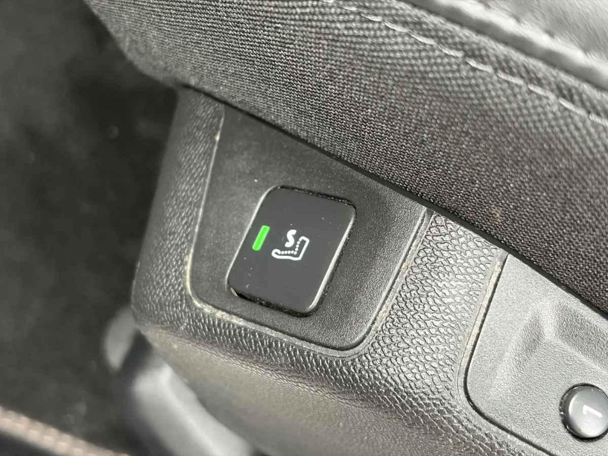 1.2 PureTech GT Line ✓D-riem vv in 2026✓1e Eigenaar✓360 ° Camera✓Pano✓Massage stoel✓Draadloze telefoonlader✓Carplay✓Stoelvw✓Leder✓Navi✓Pdc V+A✓6 Bak✓Dealer Onderho