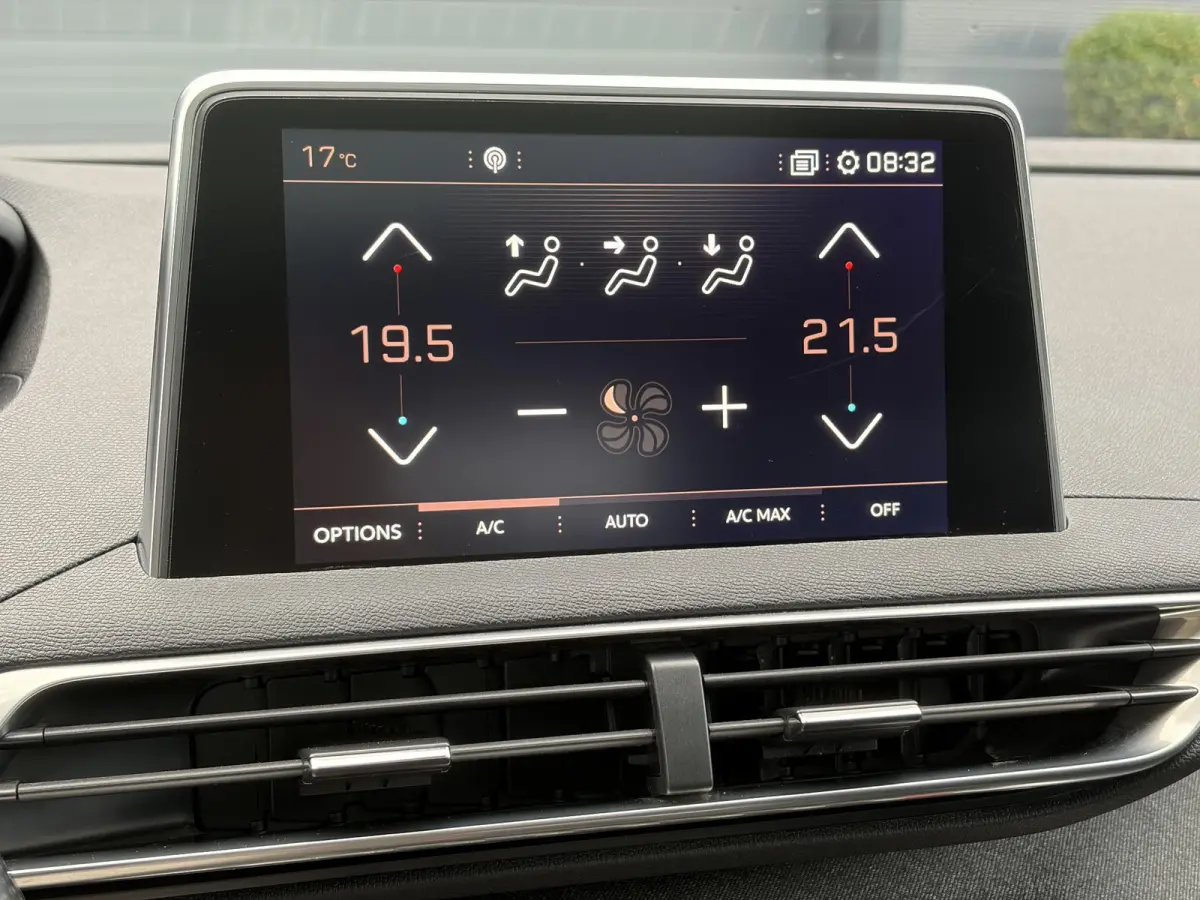 1.2 PureTech GT Line ✓D-riem vv in 2026✓1e Eigenaar✓360 ° Camera✓Pano✓Massage stoel✓Draadloze telefoonlader✓Carplay✓Stoelvw✓Leder✓Navi✓Pdc V+A✓6 Bak✓Dealer Onderho
