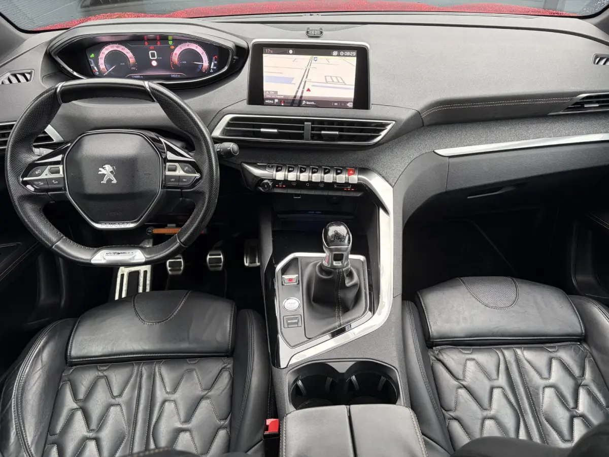 1.2 PureTech GT Line ✓D-riem vv in 2026✓1e Eigenaar✓360 ° Camera✓Pano✓Massage stoel✓Draadloze telefoonlader✓Carplay✓Stoelvw✓Leder✓Navi✓Pdc V+A✓6 Bak✓Dealer Onderho