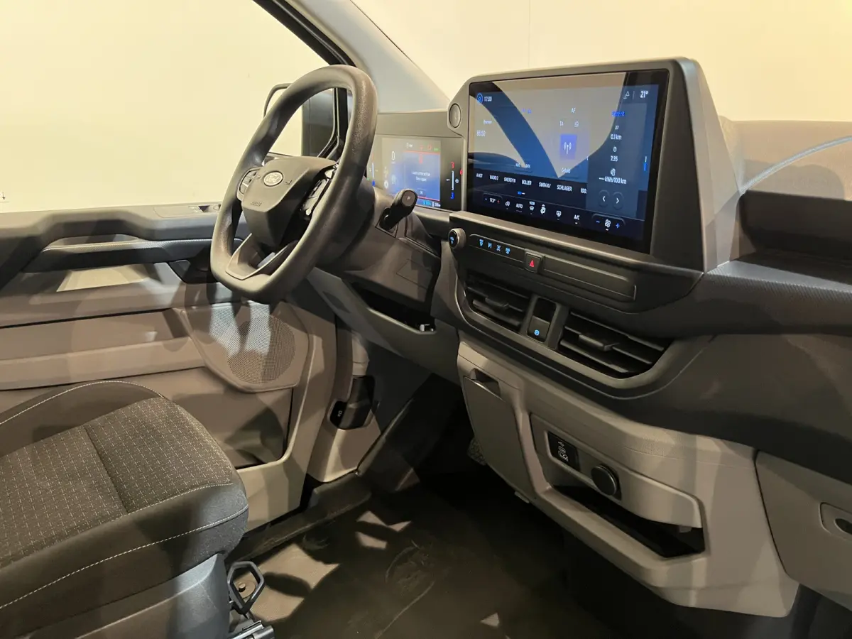 320 L1H1 Trend 65 kWh / 100% Elektrisch !! / Airco / Cruise Control / CarPlay / Camera / LED / 9.650 KM !!