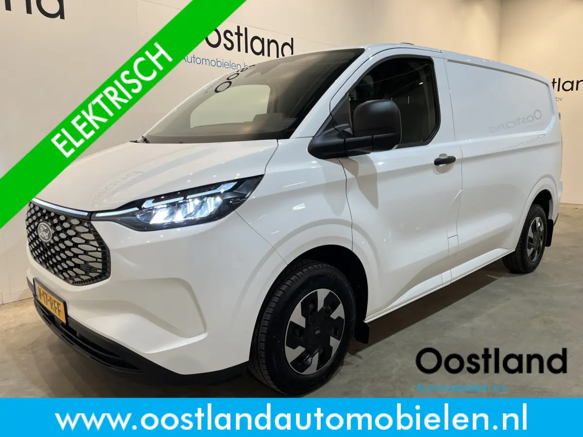 320 L1H1 Trend 65 kWh / 100% Elektrisch !! / Airco / Cruise Control / CarPlay / Camera / LED / 9.650 KM !!