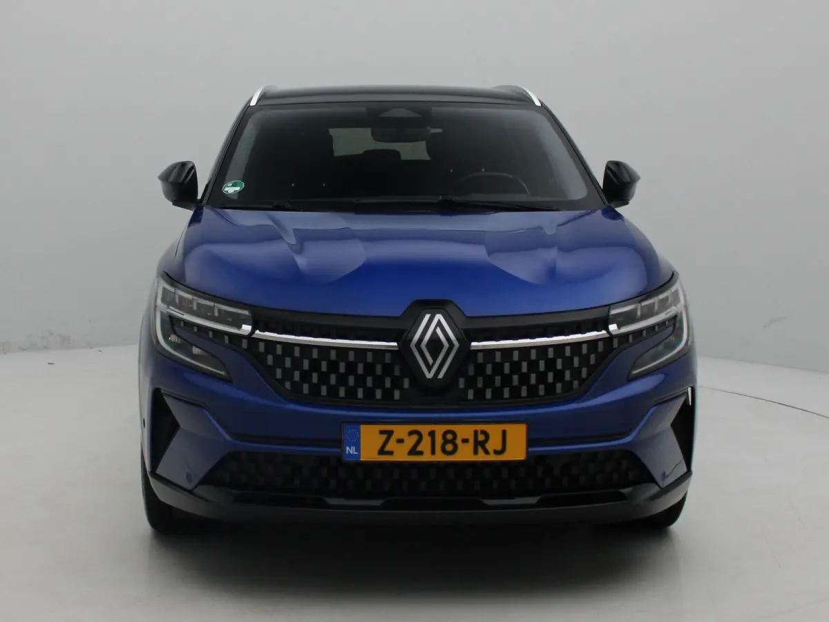 1.2 E-Tech full hybrid 200 iconic | Apple Carplay - Android Auto | Sfeerverlichting | Led Verlichting | Stoelverwarming | Camera |