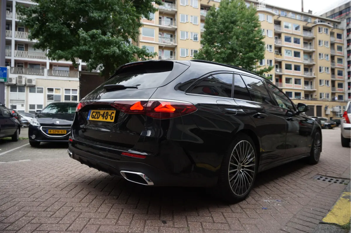300 e AMG Line Premium Plus Airmatic | Hyperscreen | Trekhaak | Pano | Adaptive + Lane | Memory Stoelmassage + Koeling + Verwarming | NL auto |