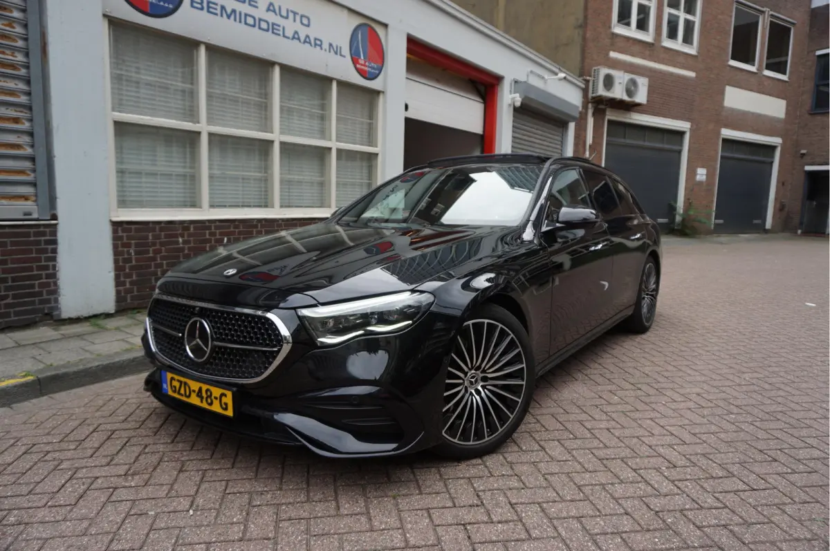 300 e AMG Line Premium Plus Airmatic | Hyperscreen | Trekhaak | Pano | Adaptive + Lane | Memory Stoelmassage + Koeling + Verwarming | NL auto |