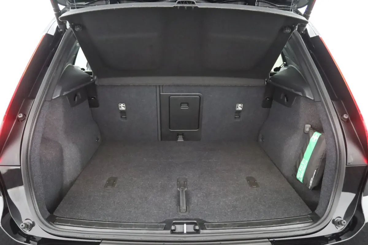 2.0 B4 Plus Dark | Panoramadak | Trekhaak | 19 inch velgen | Elektrisch Verstelbare Stoelen |