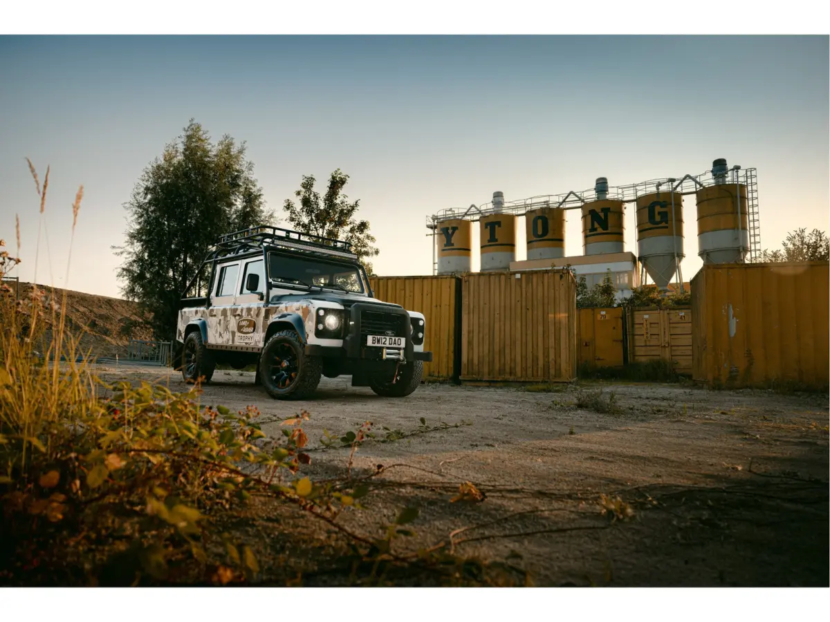 TROPHY 2 Works V8 1of4 | 1 of 4 LHD Defender Trophy 2 Crew Cab | WARN |