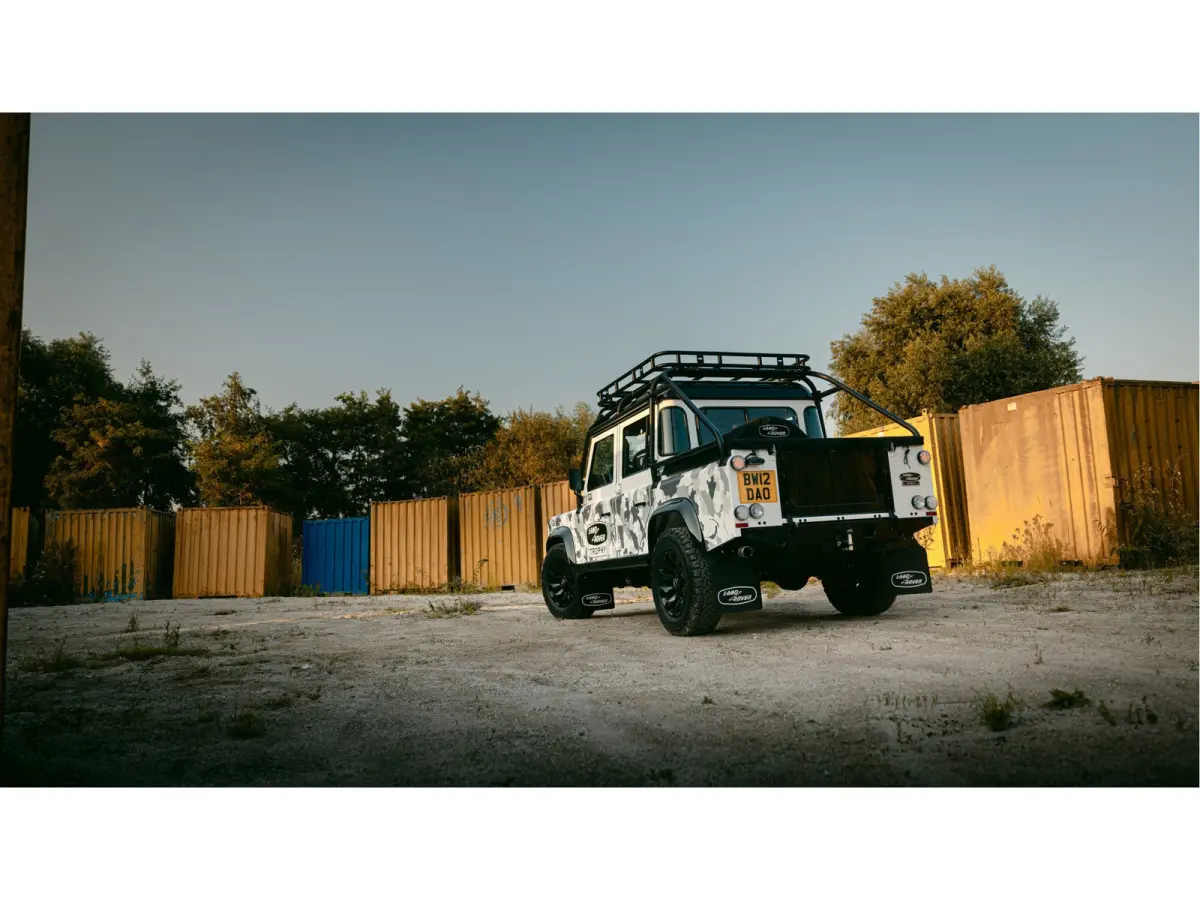 TROPHY 2 Works V8 1of4 | 1 of 4 LHD Defender Trophy 2 Crew Cab | WARN |