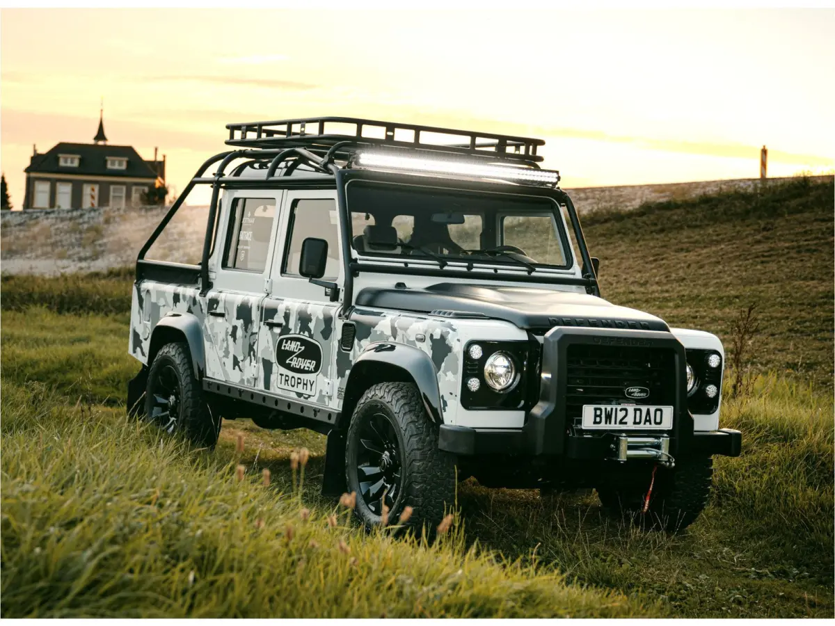 TROPHY 2 Works V8 1of4 | 1 of 4 LHD Defender Trophy 2 Crew Cab | WARN |